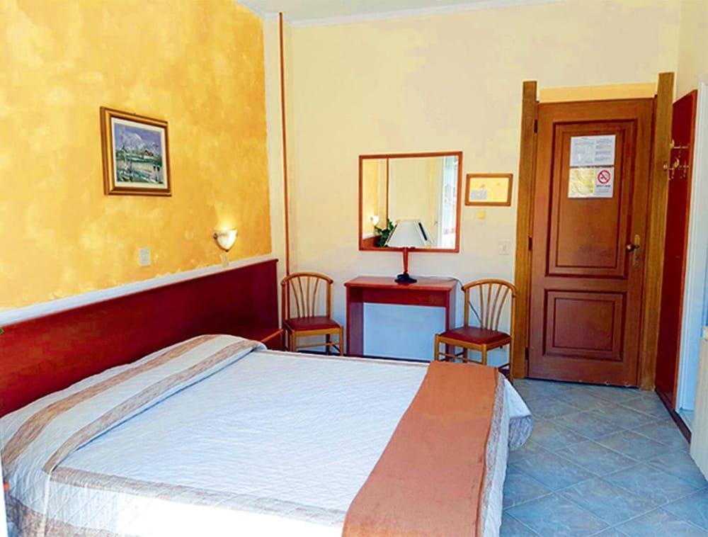 Hotel Capri Діано-Марина Екстер'єр фото